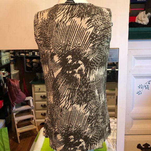 Unlisted. S - Picture 2 of 8